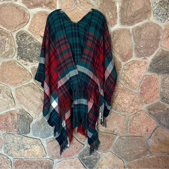 Cozy plaid fringed wrap - Picture 2 of 6